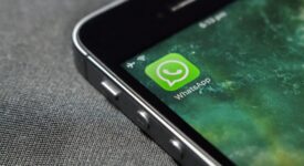 WhatsApp introduces new feature for custom chat colours