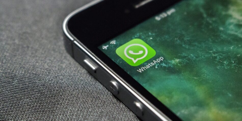 WhatsApp introduces new feature for custom chat colours